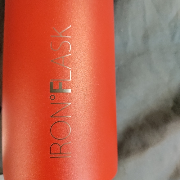 18 oz Iron Flask sports bottle red - Picture 7 of 12